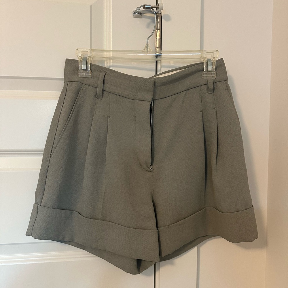 Aritzia Wilfred Women's Tailored Shorts (Light Green)